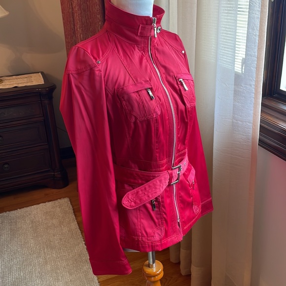 Red jacket - Picture 3 of 6